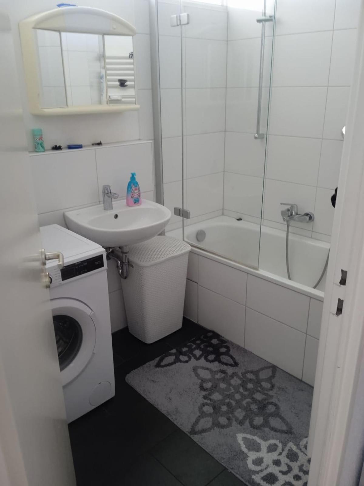 Mobilierte In Zentrum Apartment *